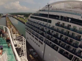Atravesar el Canal de Panamá y sus esclusas. en crucero