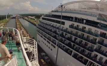 Atravesar el Canal de Panamá y sus esclusas. en crucero