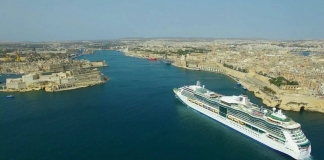 Impresionante entrada de un crucero al Puerto de La Valleta en Malta