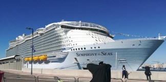 El barco más grande del mundo arriba por primera vez a Málaga