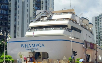 Un crucero amarrado en medio de la ciudad?