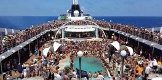 Así se festeja el cruce de la línea del Ecuador en un crucero