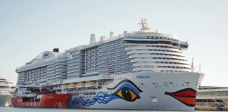 El primer crucero propulsado a Gas Natural Licuado llegó a Barcelona.