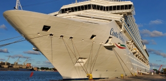 Comienza el desembarque de la tripulación del Costa Pacifica desde La Spezia
