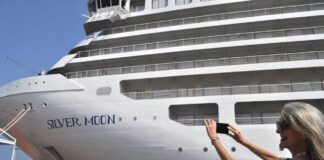 Silver Moon fue entregado por Fincantieri a Silversea Cruises en Ancona