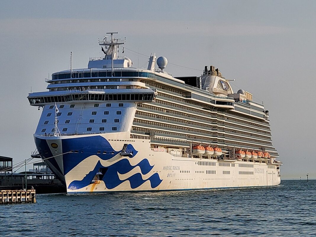 1200px-Majestic_Princess_in_Melbourne_-_December_2019