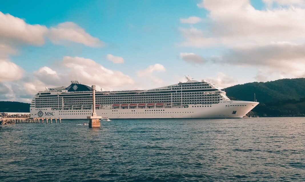 cropped-cruise-ship-on-sea-1838680-scaled-2