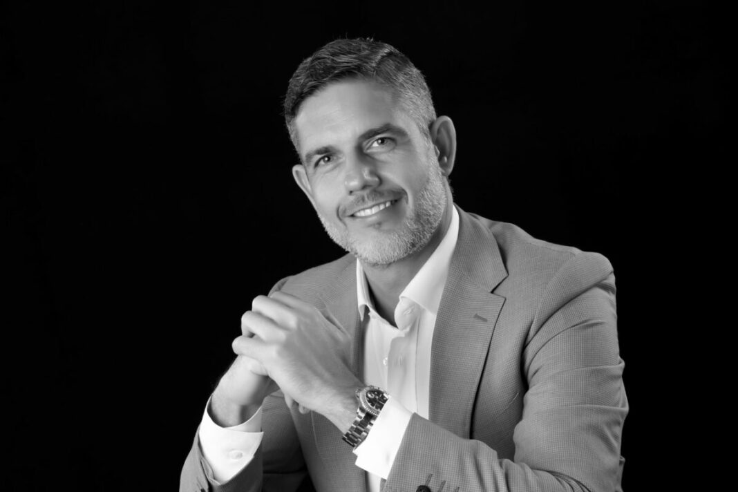 Neil-Palomba-1200x800